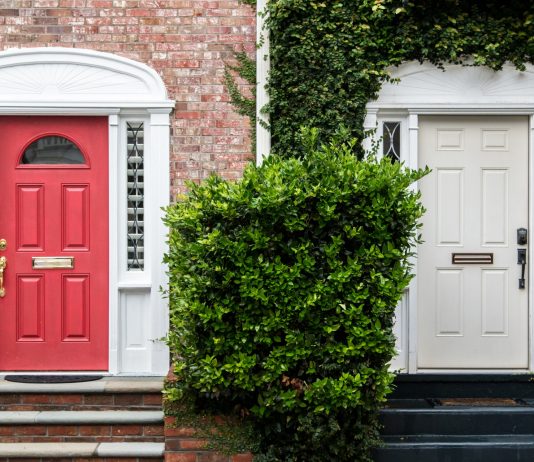 Perfect Exit to the Garden: Wooden Doors Perfect exit to the garden: wooden doors